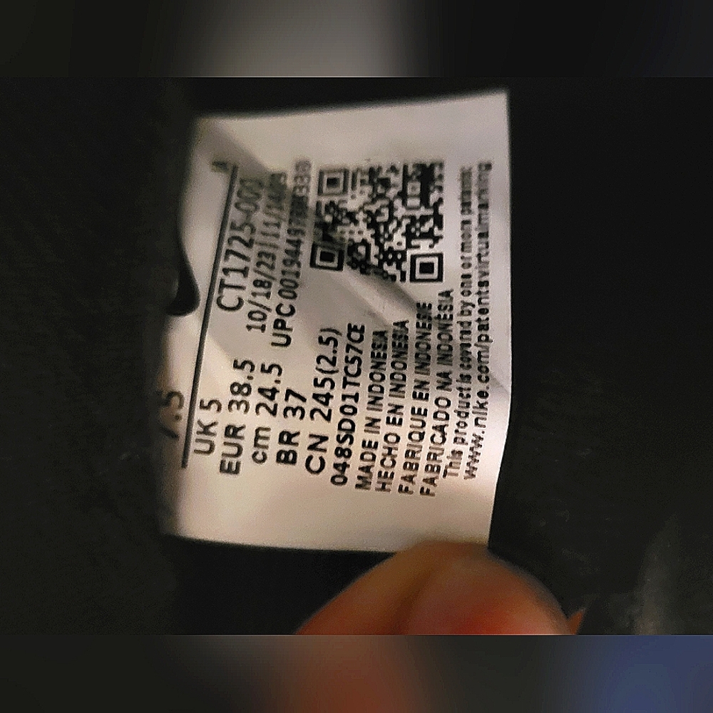 Womans Nike shoes size 7.5